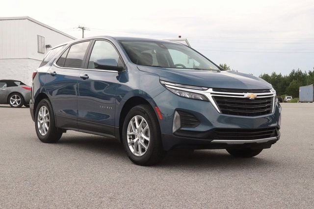 2024 Chevrolet Equinox LT photo 3