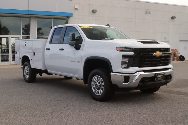 2025 Chevrolet Silverado 2500HD photo 3
