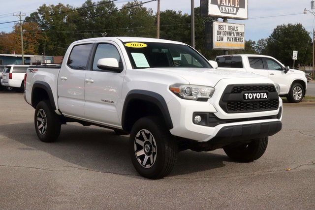 2016 Toyota Tacoma TRD Off-Road photo 3
