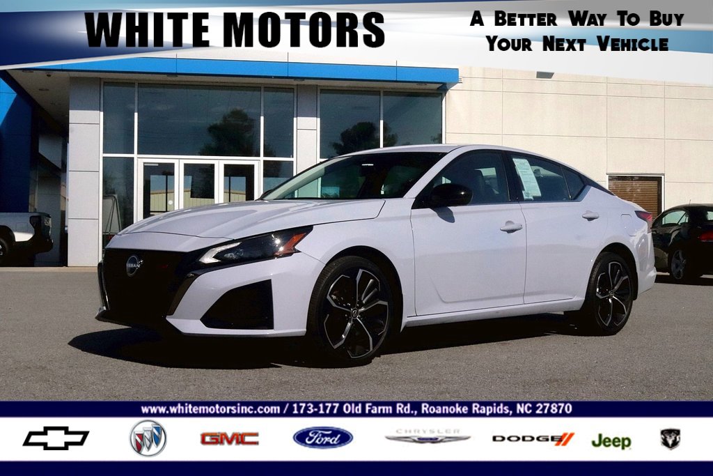 2025 Nissan Altima SR's photo