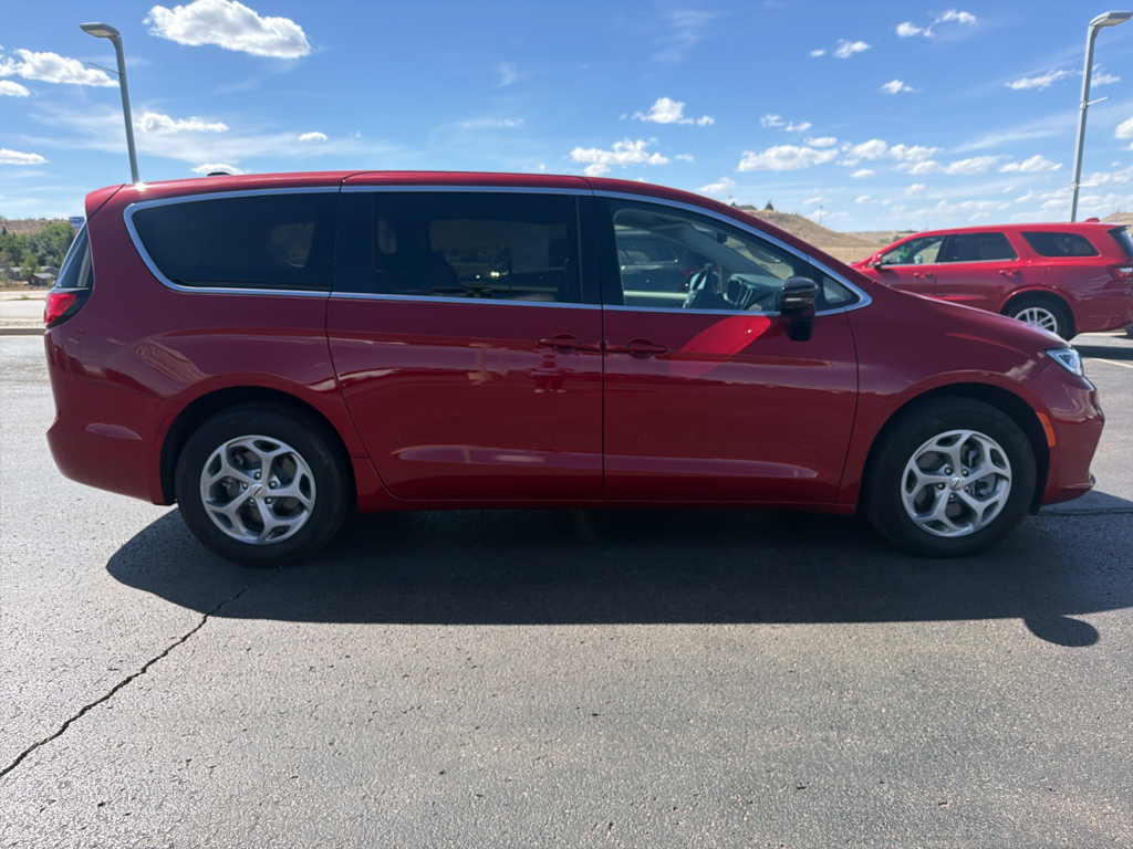 Certified 2024 Chrysler Pacifica Limited Passenger Van