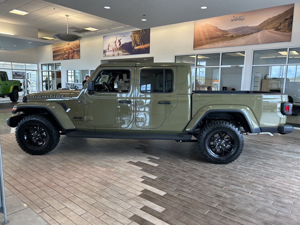 2025 Jeep Gladiator Sport photo 3
