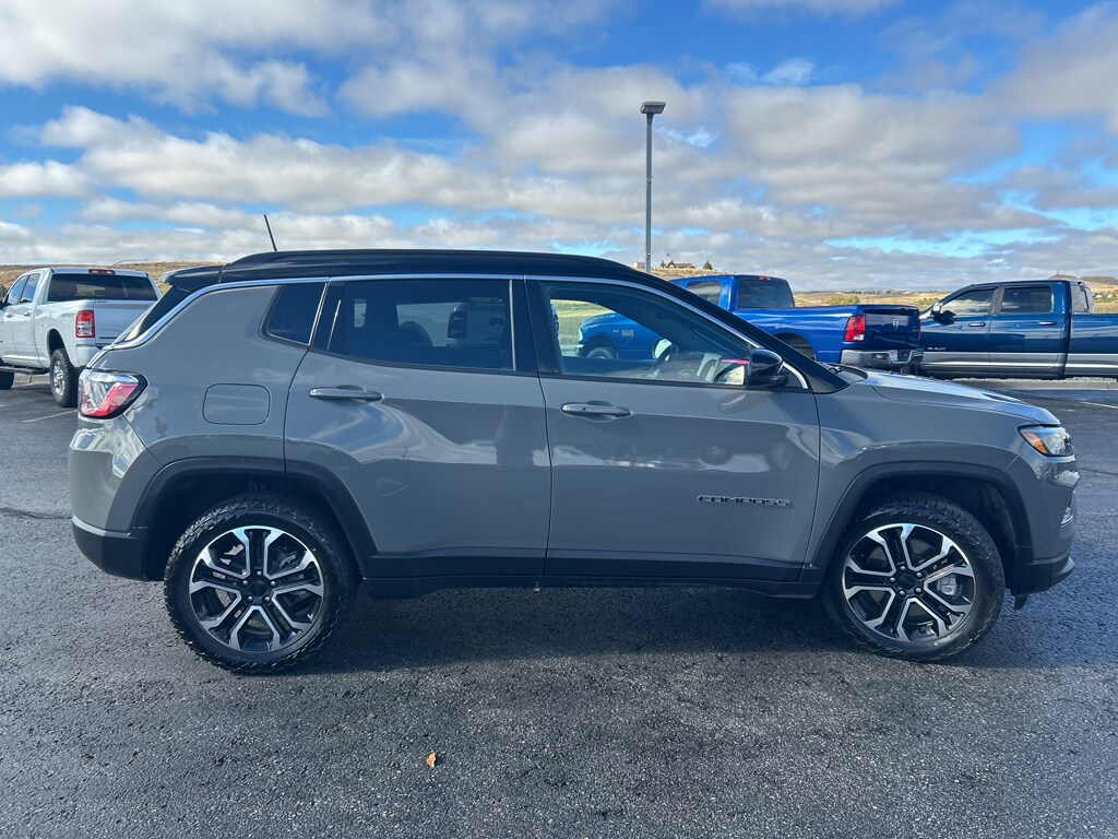 2023 Jeep Compass Limited photo 3