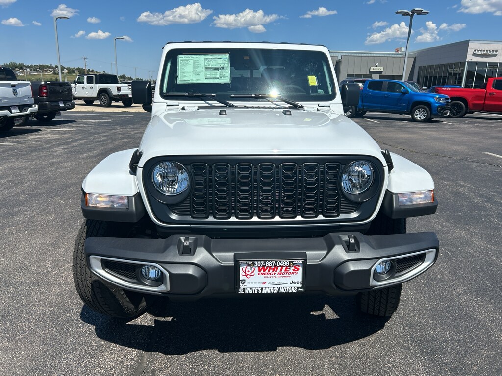 2025 Jeep Gladiator Sport S photo 2