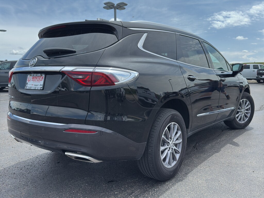 2024 Buick Enclave Essence photo 2