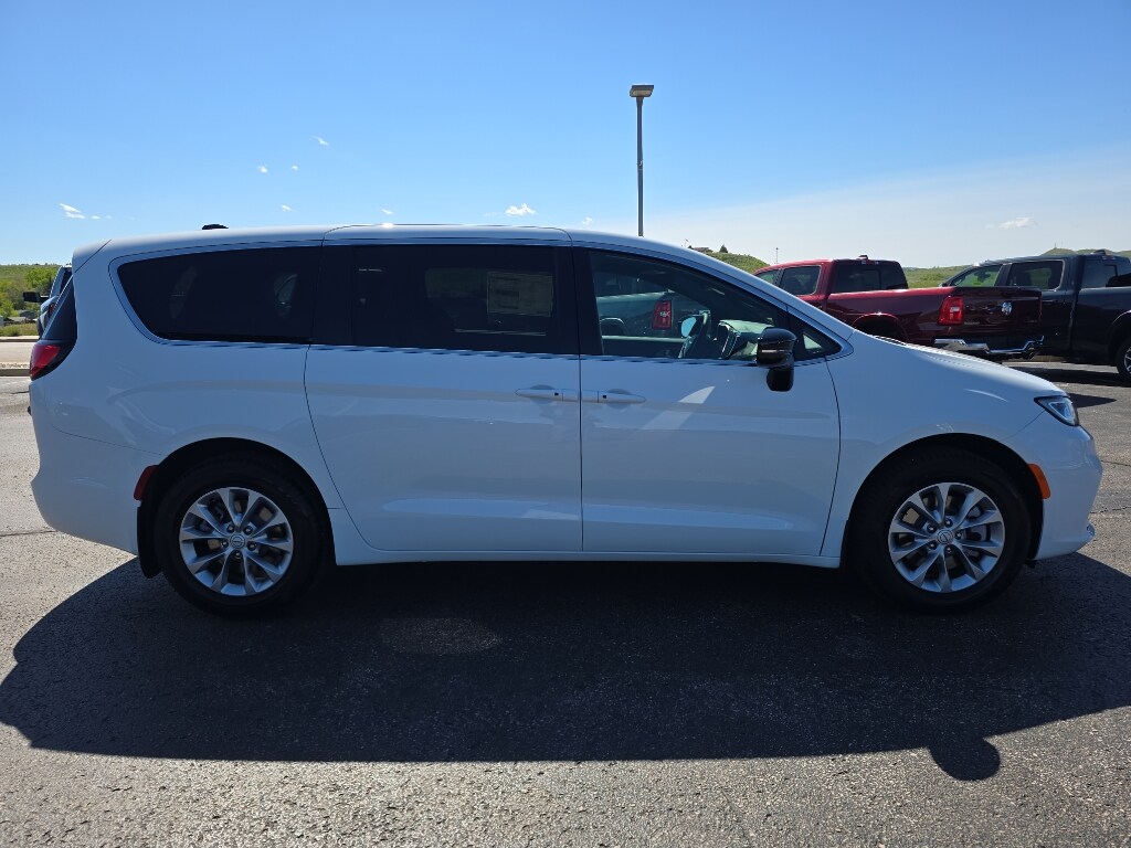 2025 Chrysler Pacifica photo 4