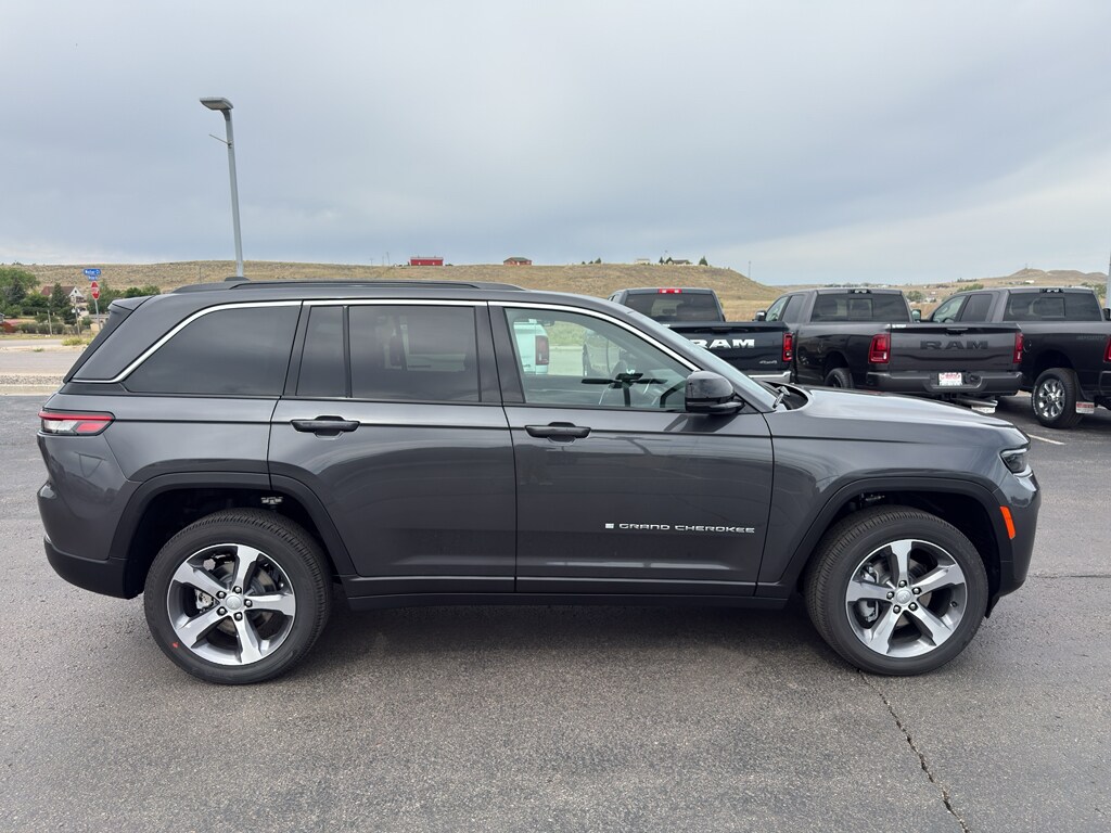 New 2026 Jeep Grand Cherokee Sport Utility