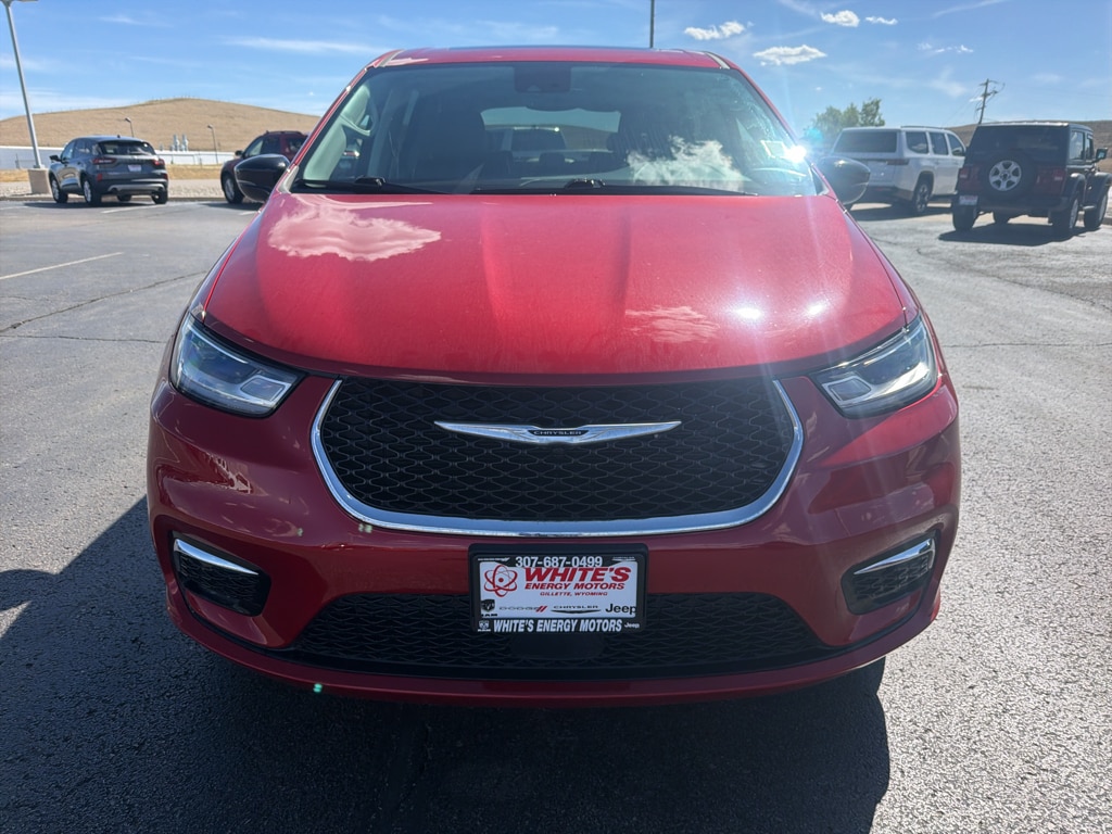 Certified 2024 Chrysler Pacifica Limited Passenger Van