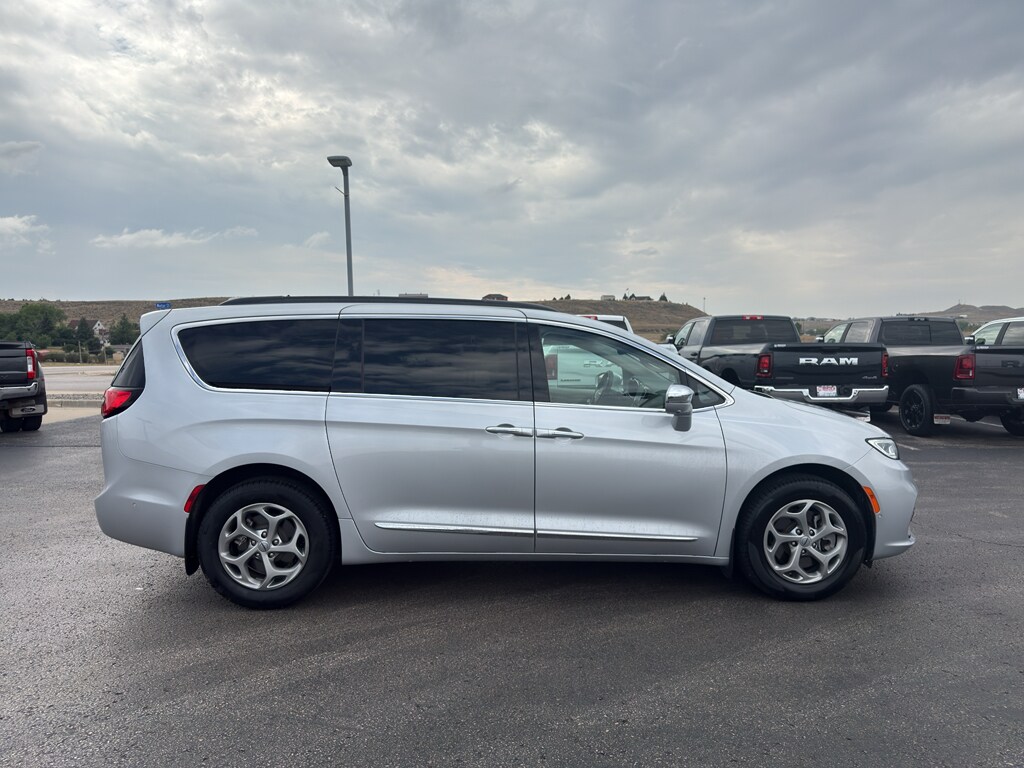 Used 2022 Chrysler Pacifica Limited Passenger Van