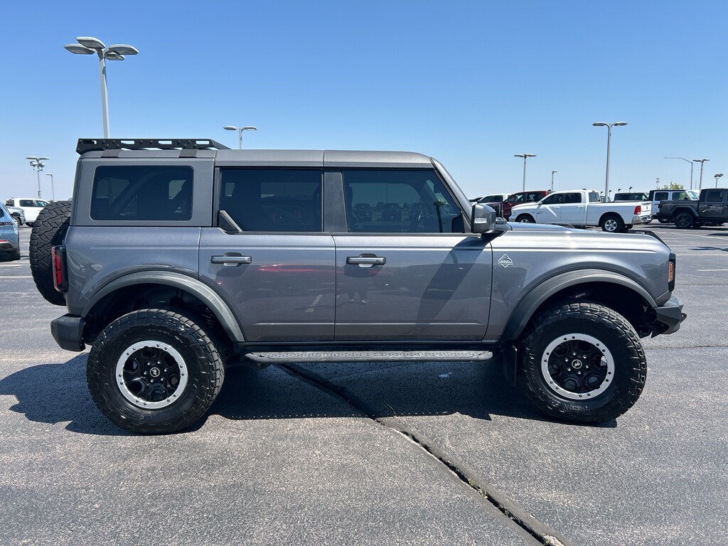 2022 Ford Bronco Outer Banks photo 3
