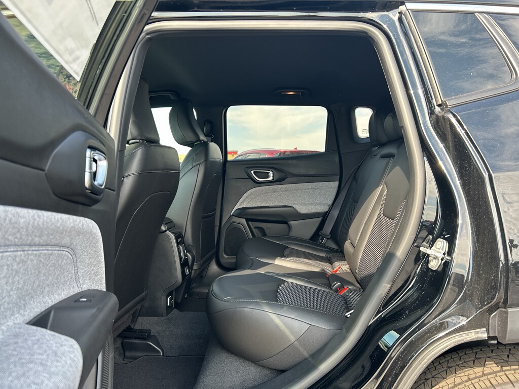 2025 Jeep Compass Latitude photo 9