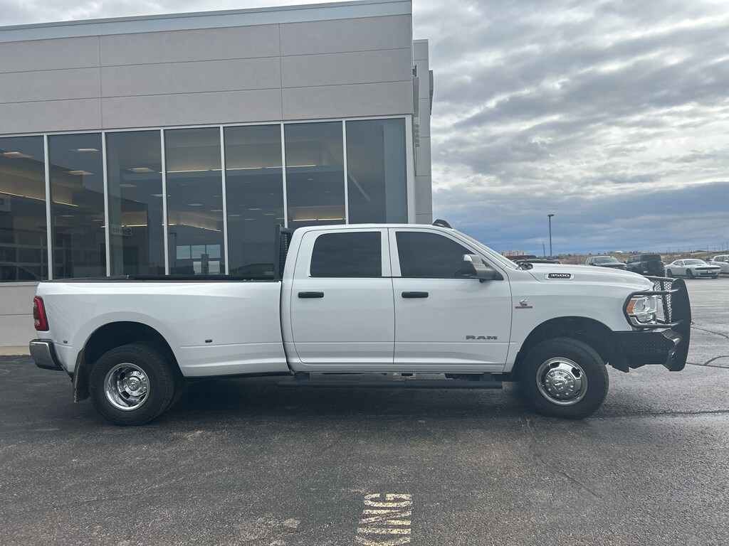 2021 Ram 3500 Tradesman photo 4