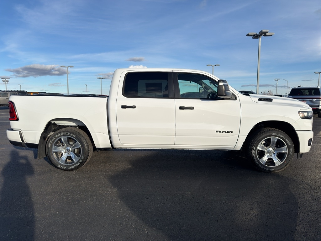 New 2026 Ram 1500 EXPRESS CREW CAB 4X4 5'7 BOX Pickup
