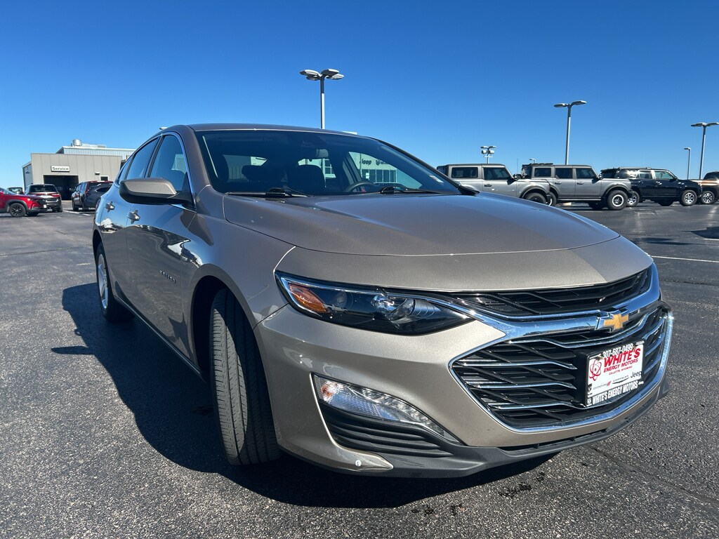 2024 Chevrolet Malibu 1LT photo 2