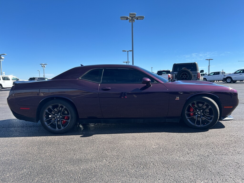 2022 Dodge Challenger R/T Scat Pack photo 2