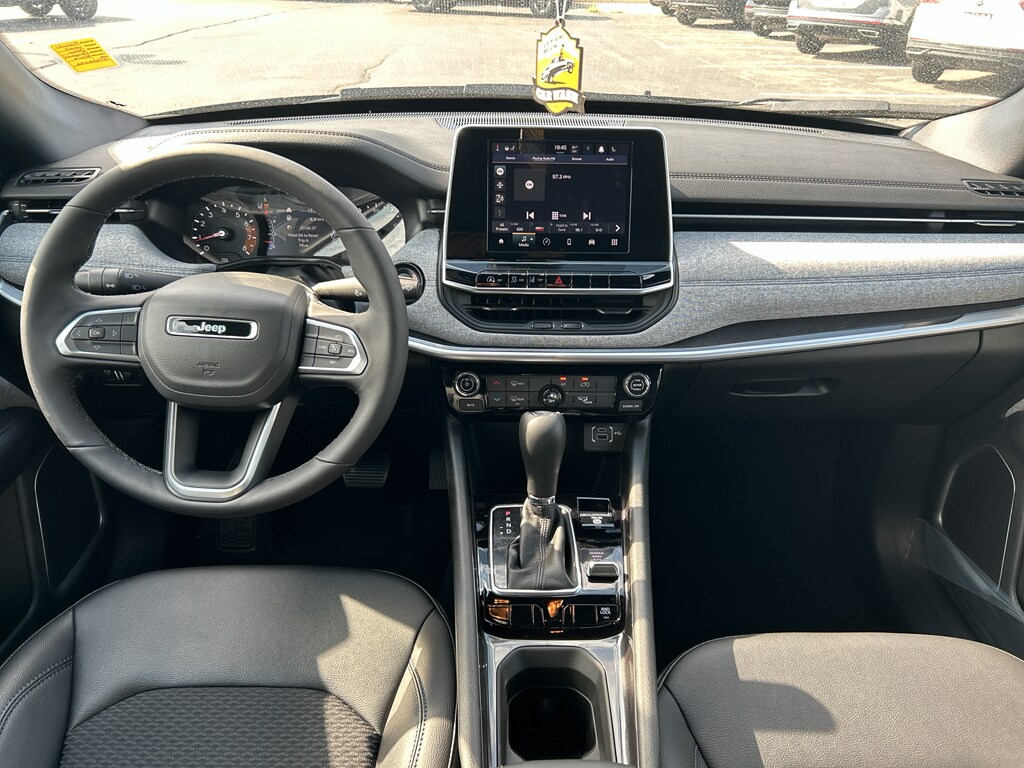 2025 Jeep Compass Latitude photo 13
