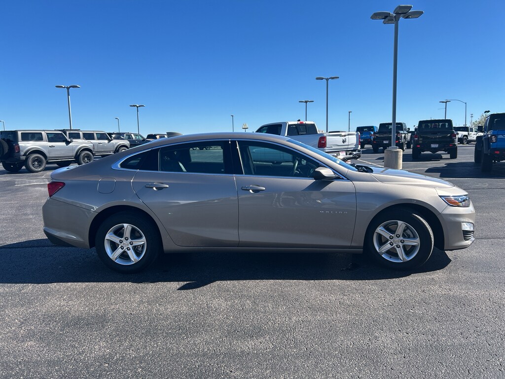 2024 Chevrolet Malibu 1LT photo 3