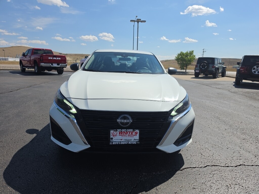 Used 2025 Nissan Altima SV Sedan