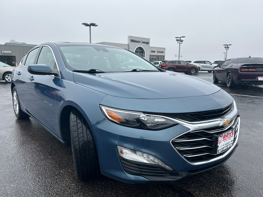 2024 Chevrolet Malibu 1LT photo 2