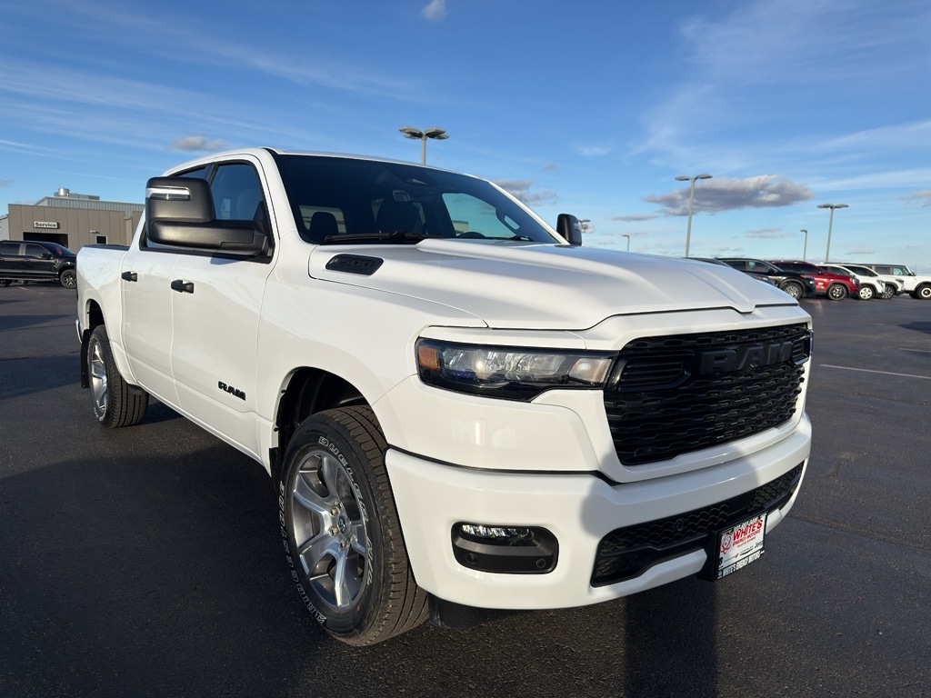New 2026 Ram 1500 EXPRESS CREW CAB 4X4 5'7 BOX Pickup
