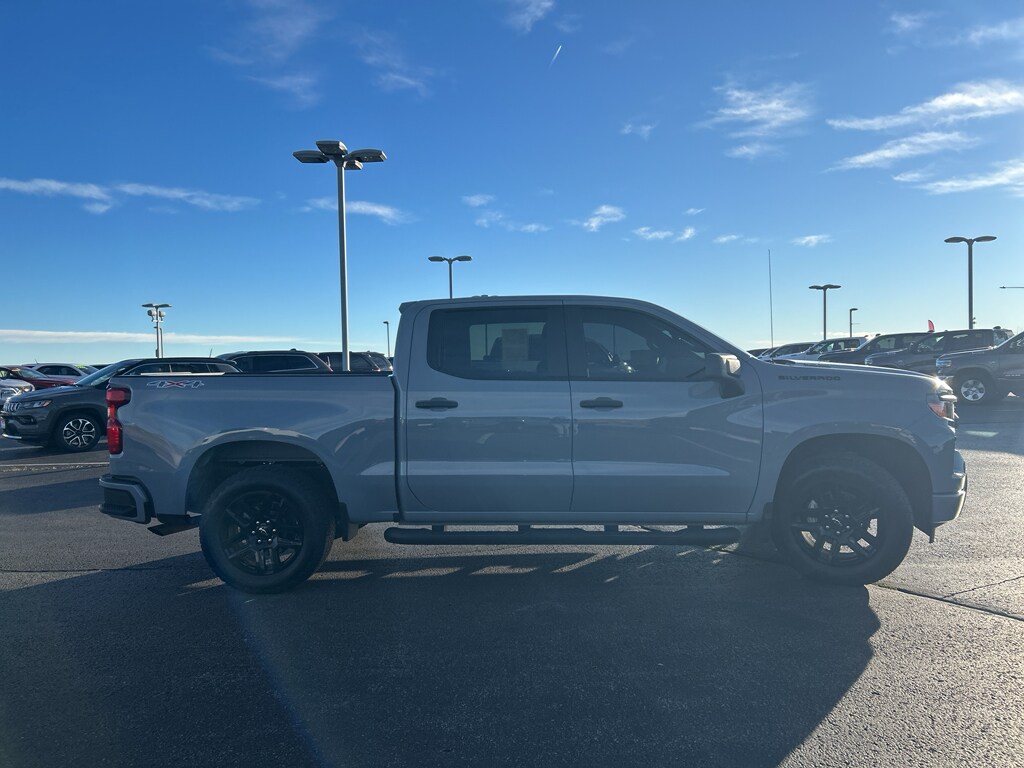 2024 Chevrolet Silverado 1500 Custom photo 3