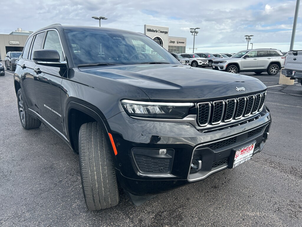 2024 Jeep Grand Cherokee Overland photo 2