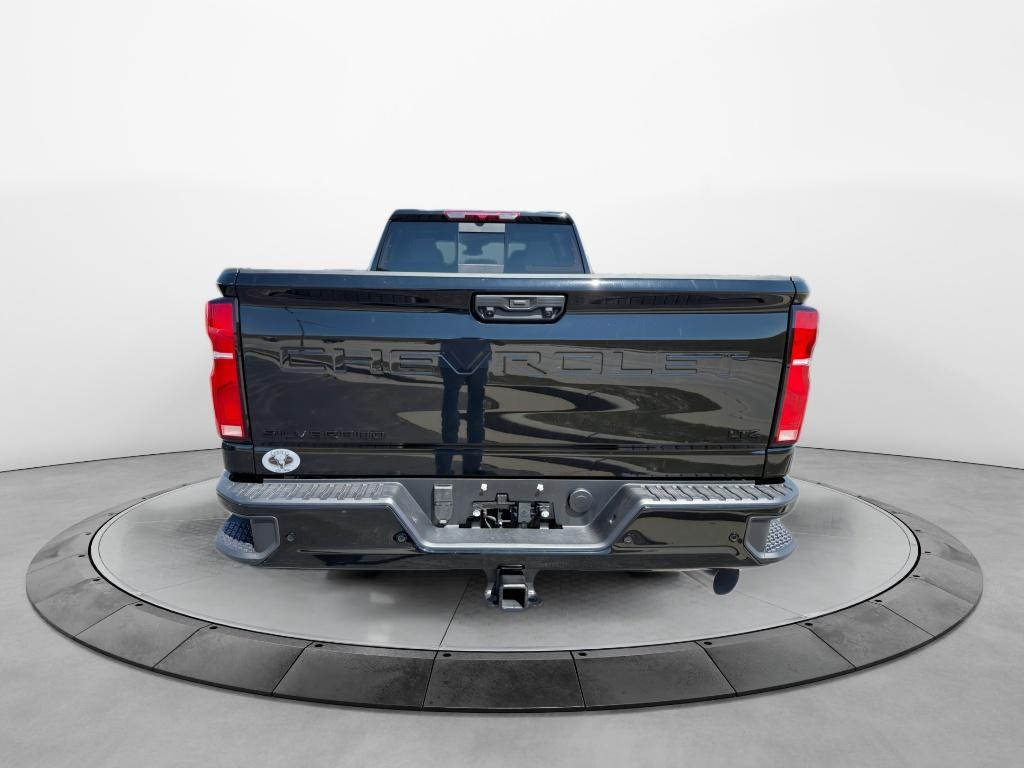 2025 Chevrolet Silverado 2500HD LTZ photo 4