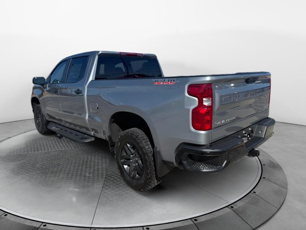 2025 Chevrolet Silverado 1500 Custom Trail Boss photo 2