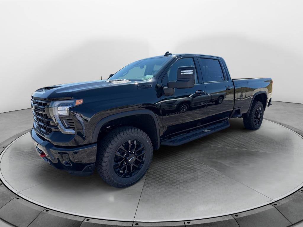 2025 Chevrolet Silverado 2500HD LTZ photo 3