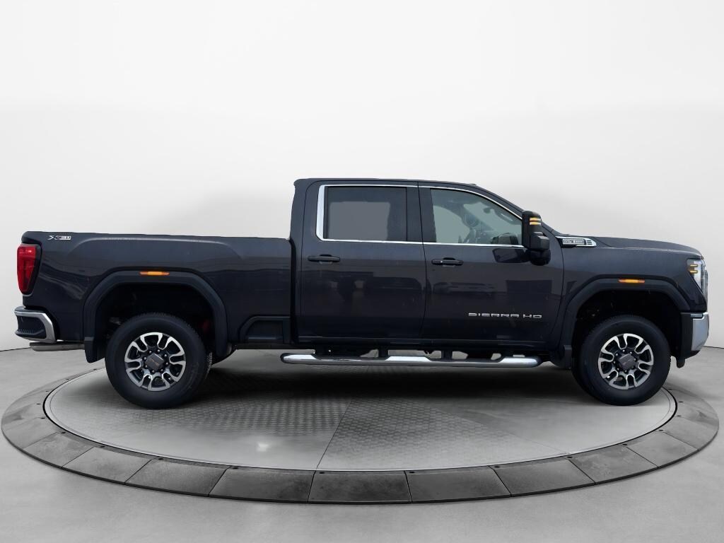 New 2026 GMC Sierra SLE Crew Cab