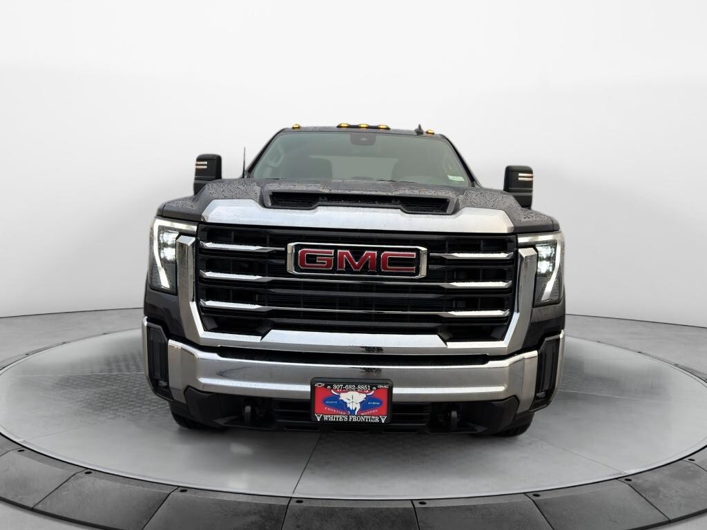 New 2026 GMC Sierra SLE Crew Cab