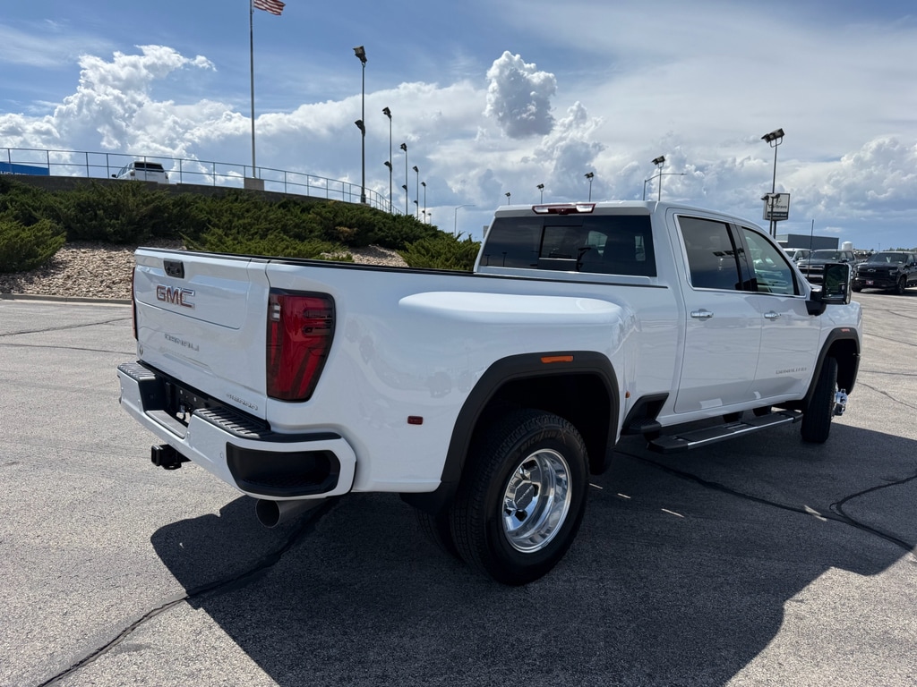 2026 GMC Sierra 3500HD Denali - Photo 9