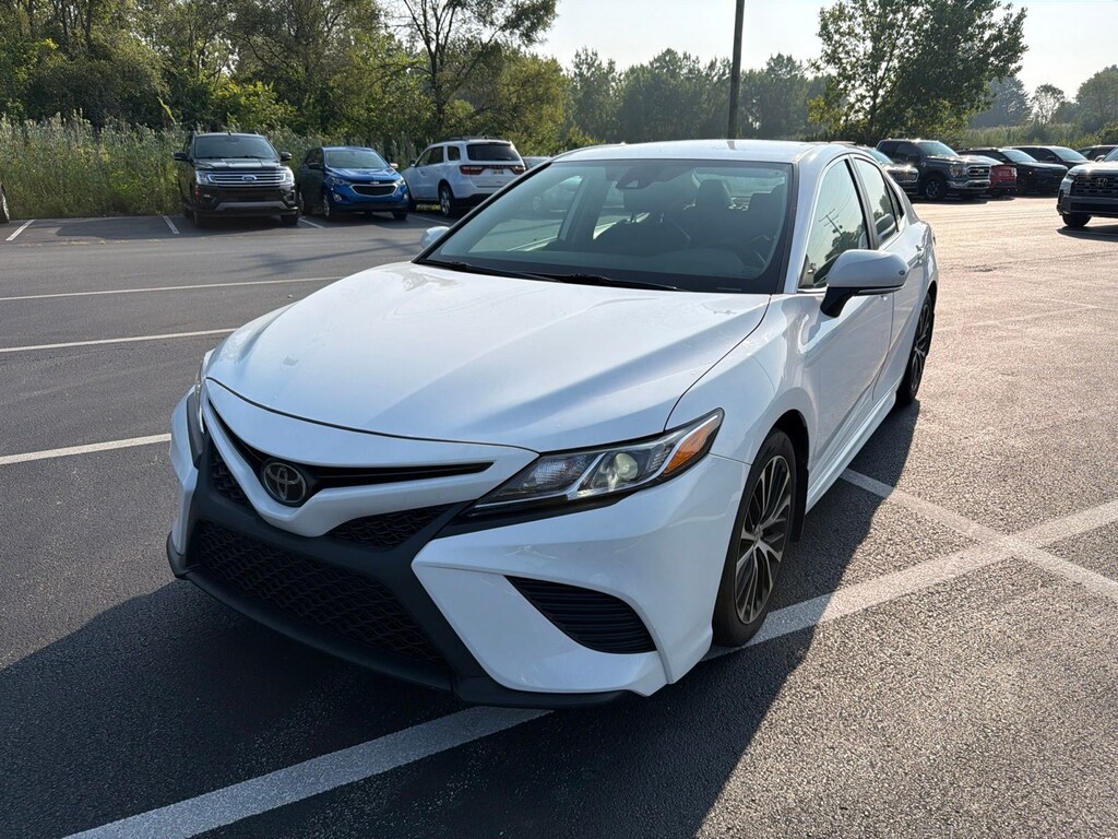Used 2020 Toyota Camry SE Sedan