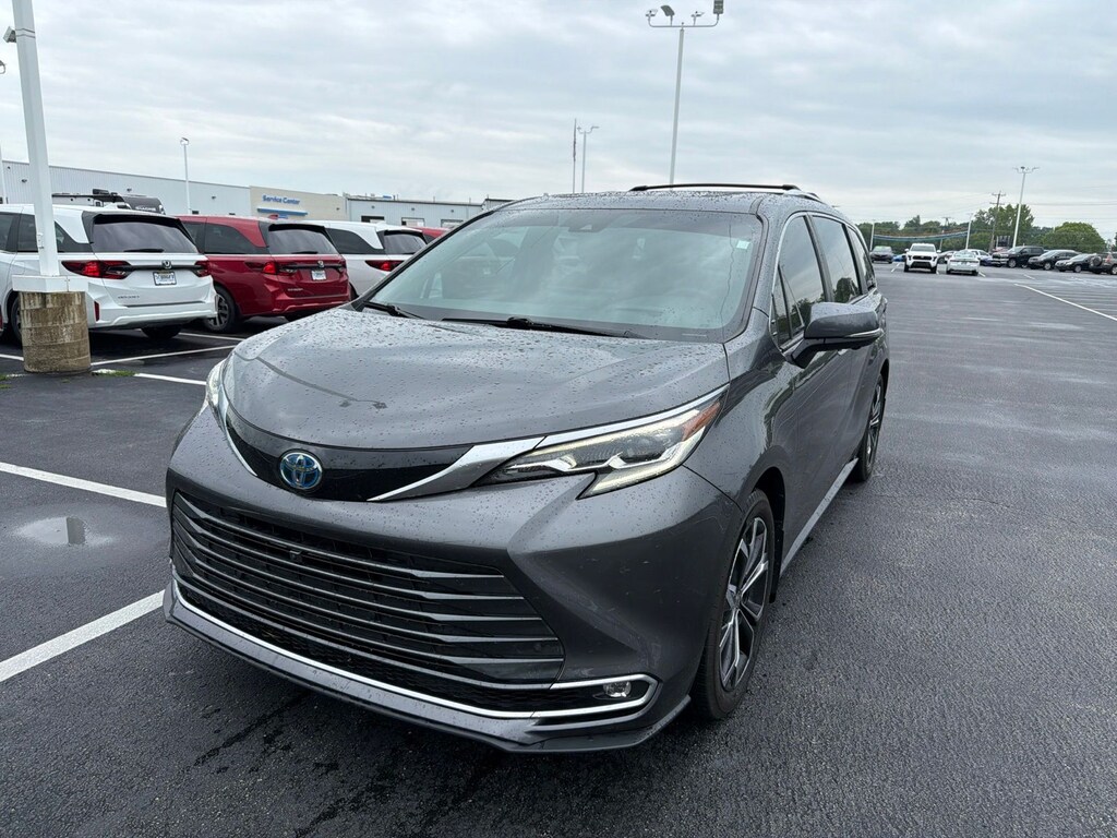 Used 2025 Toyota Sienna Platinum Minivan/Van