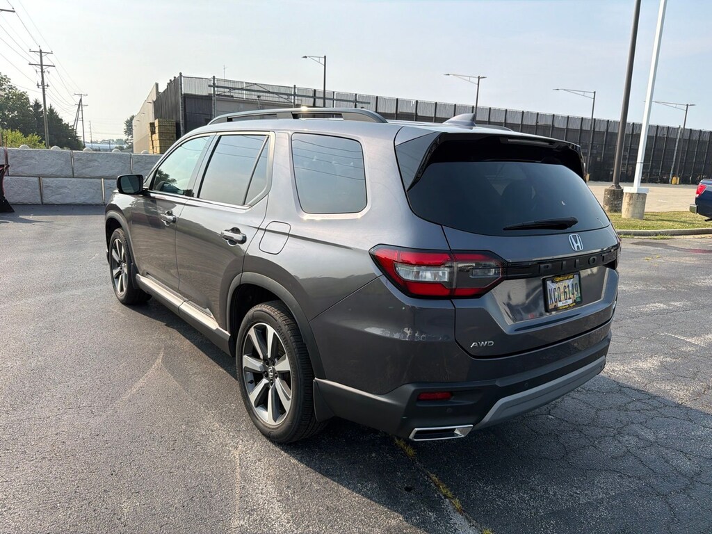 Used 2023 Honda Pilot Elite SUV
