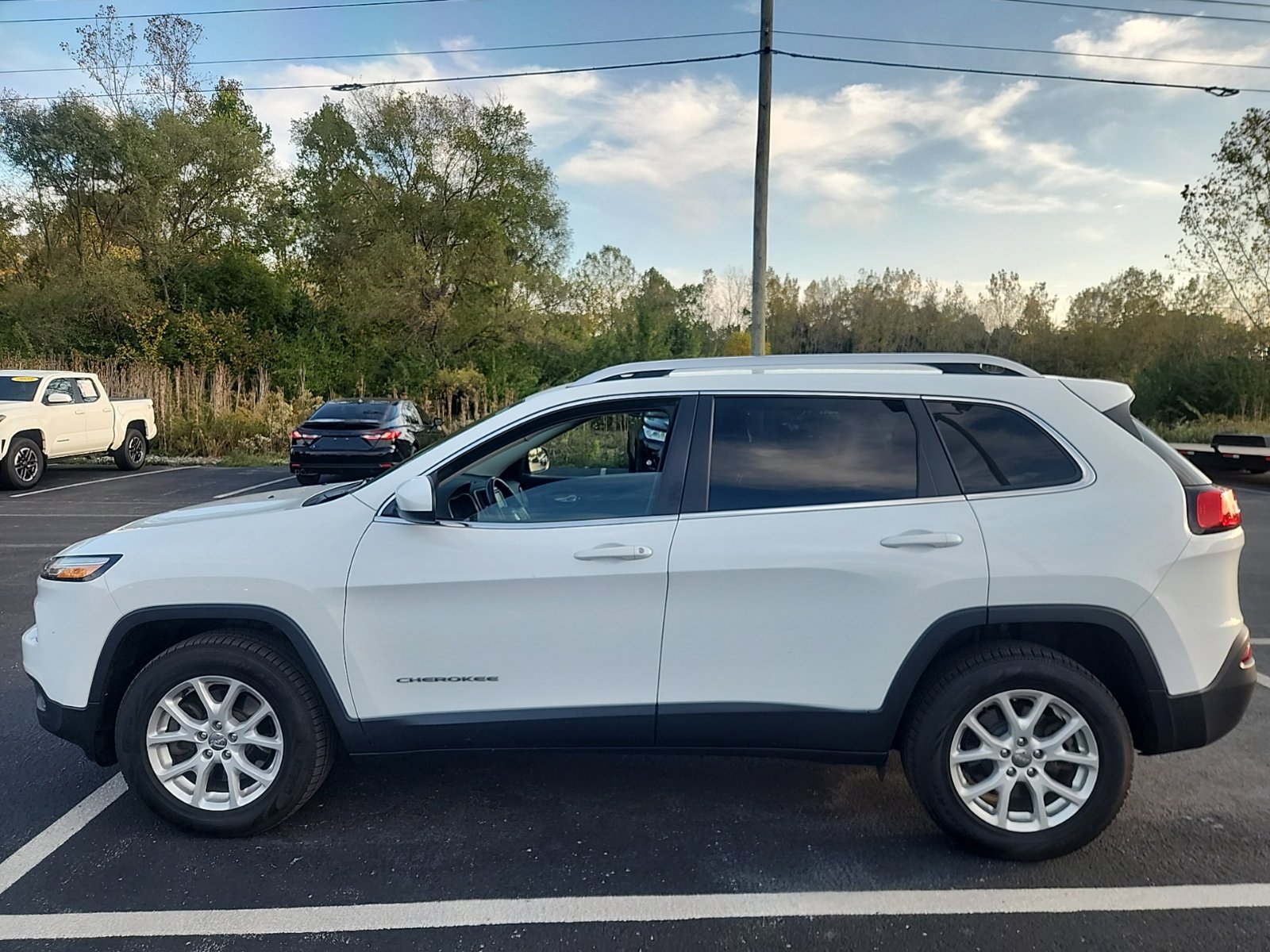 Used 2016 Jeep Cherokee Latitude SUV
