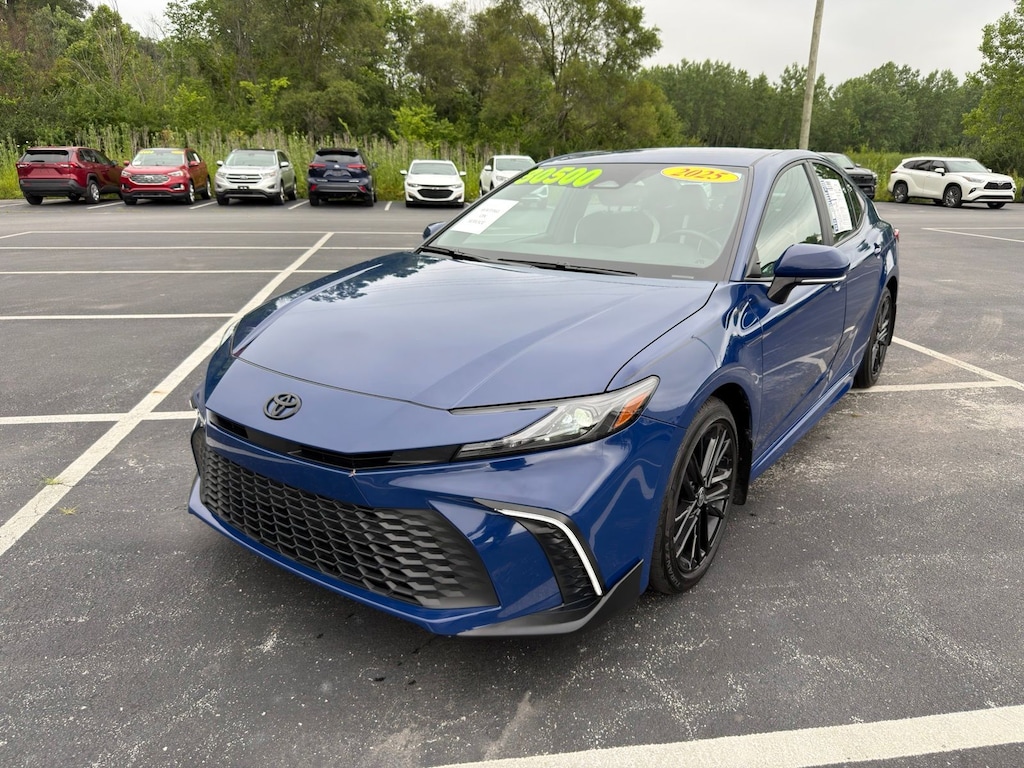 Used 2025 Toyota Camry SE Sedan