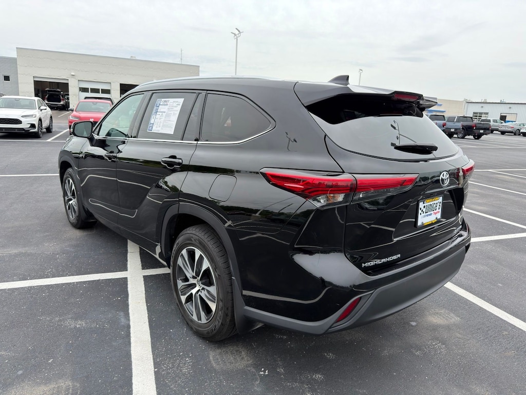 Used 2021 Toyota Highlander XLE SUV