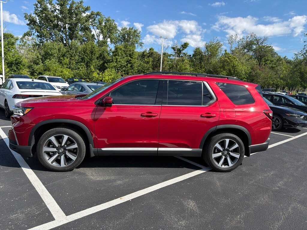 Used 2025 Honda Pilot Touring SUV