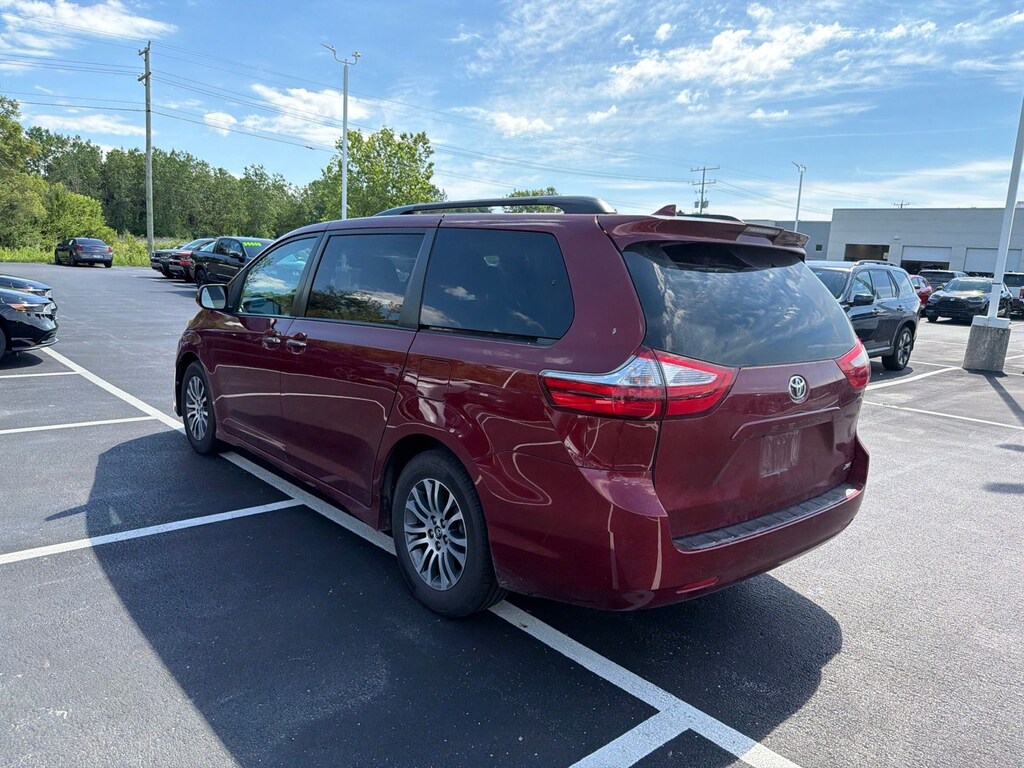 Used 2018 Toyota Sienna XLE Minivan/Van