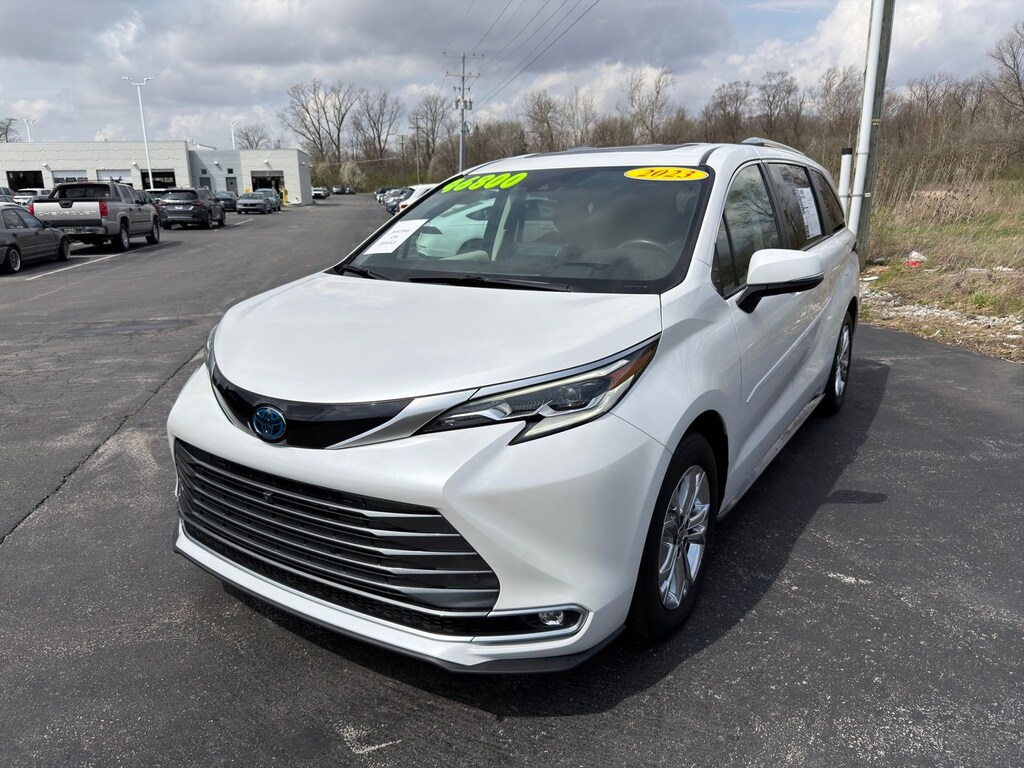 Used 2023 Toyota Sienna Platinum Minivan/Van