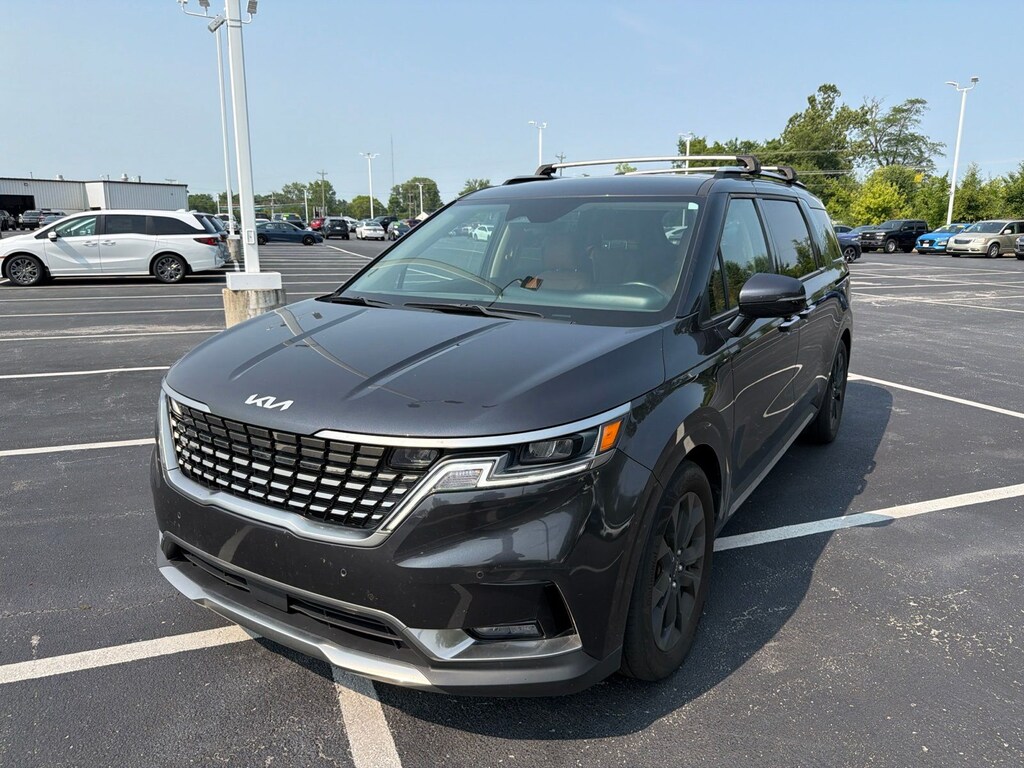 Used 2024 Kia Carnival SX Minivan/Van