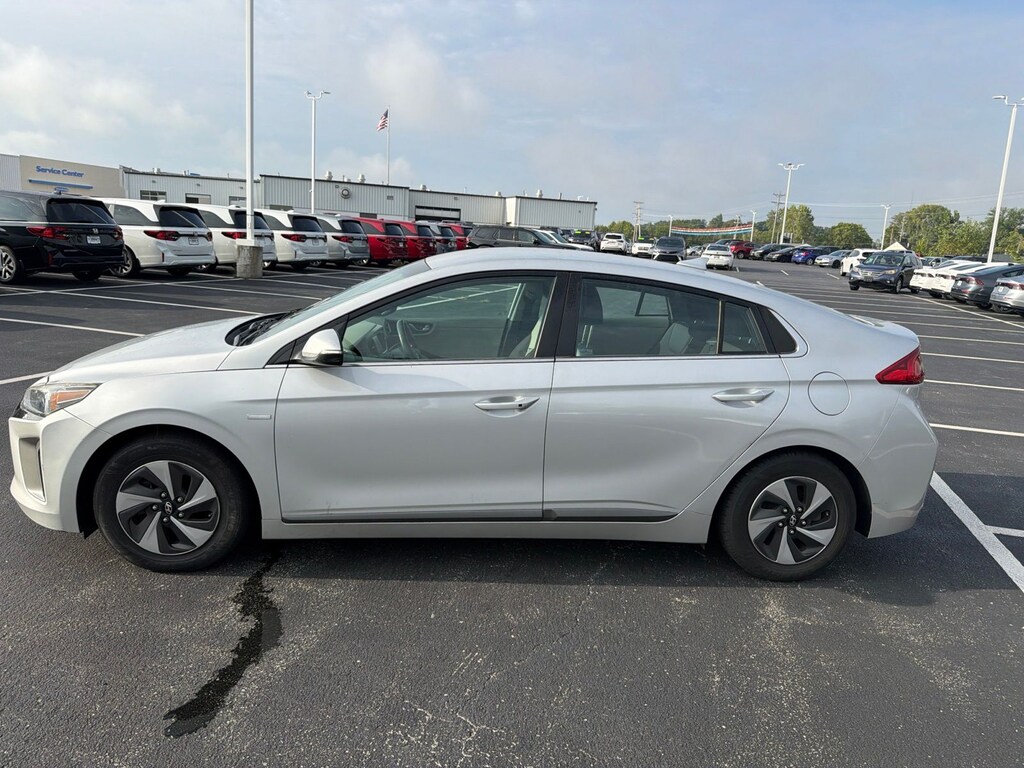 Used 2017 Hyundai IONIQ Hybrid SEL Hatchback