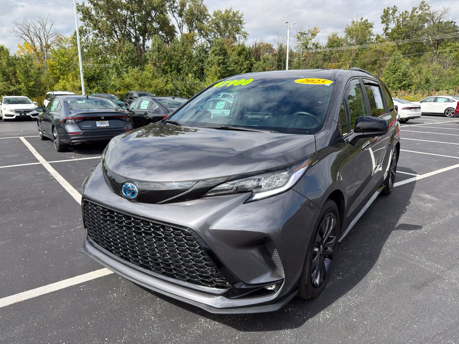 Used 2025 Toyota Sienna XSE Minivan/Van