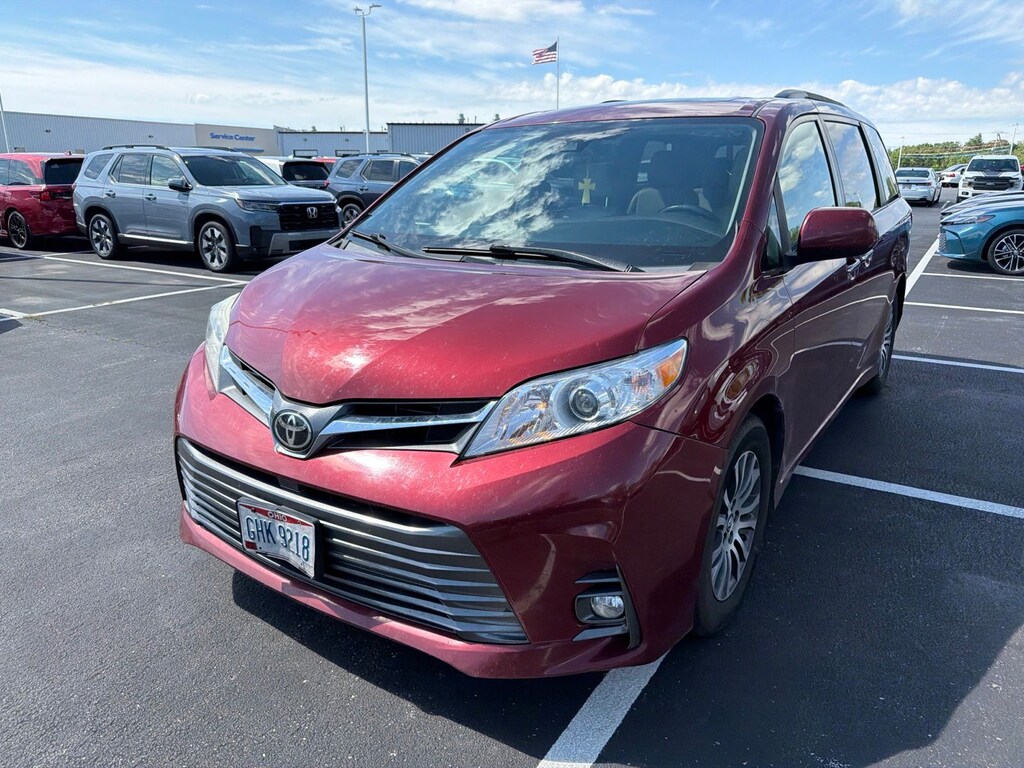Used 2018 Toyota Sienna XLE Minivan/Van