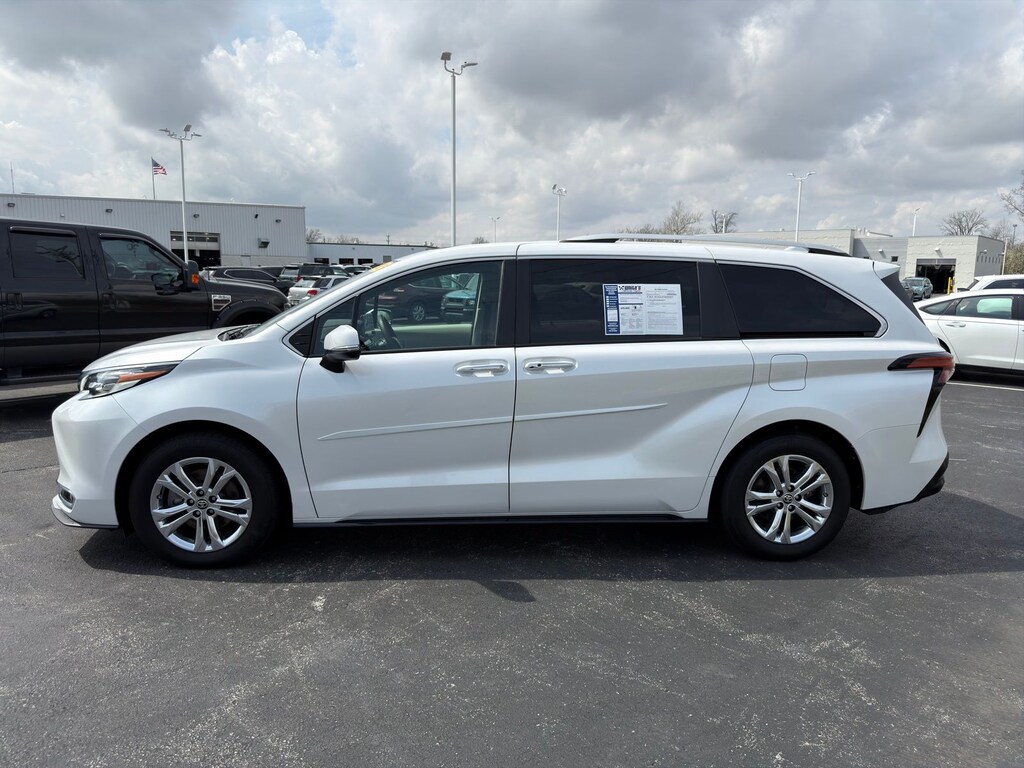 Used 2023 Toyota Sienna Platinum Minivan/Van