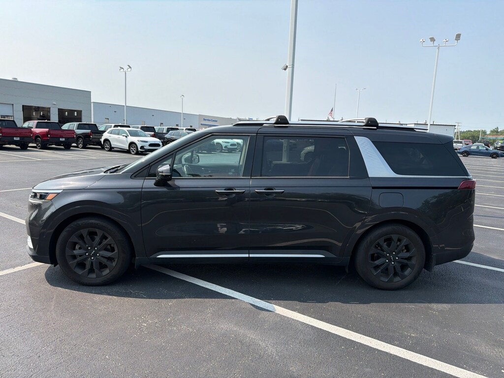 Used 2024 Kia Carnival SX Minivan/Van