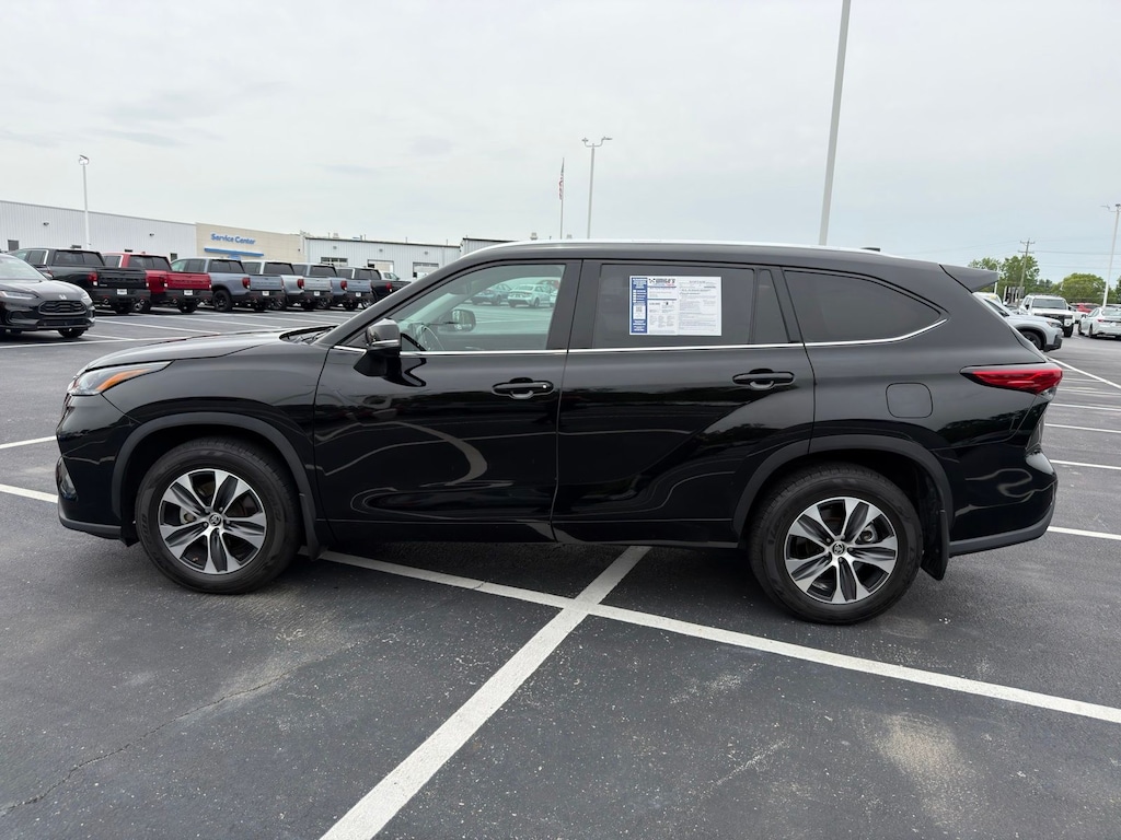Used 2021 Toyota Highlander XLE SUV
