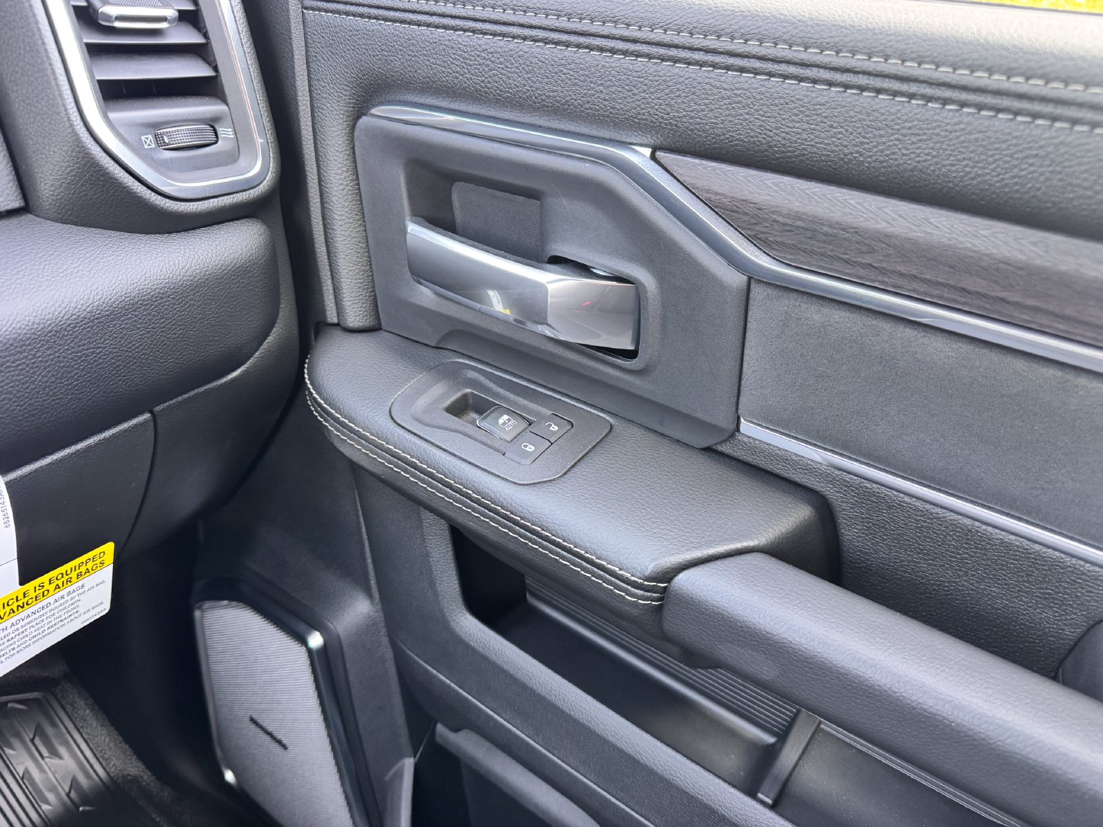 2026 RAM 3500 Chassis Big Horn - Photo 22