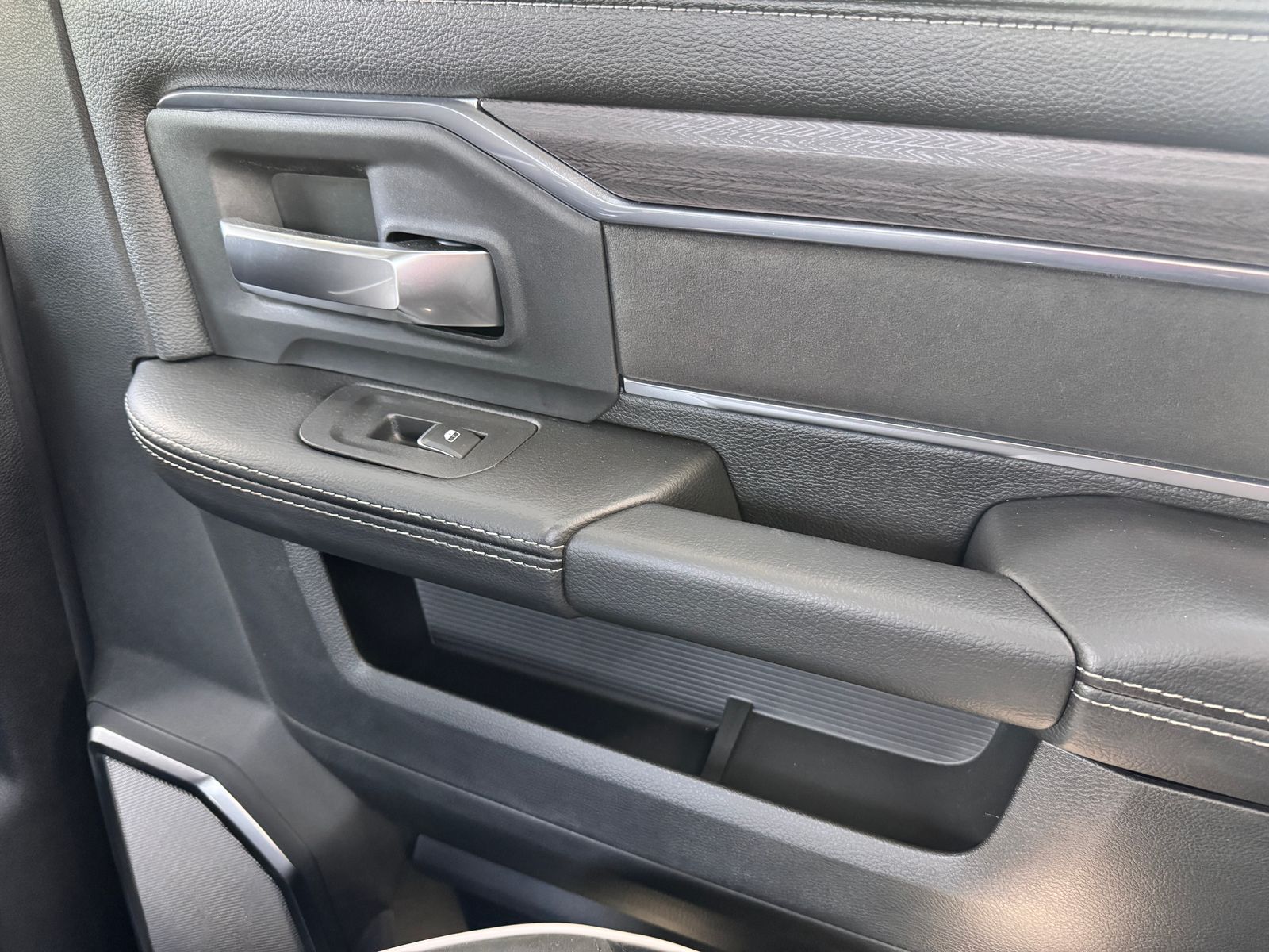 2026 RAM 3500 Chassis Big Horn - Photo 32